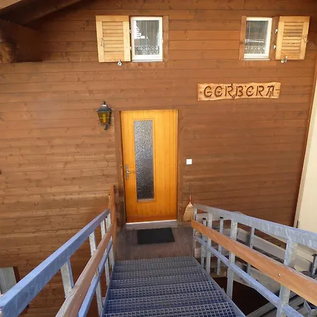 非洲菊小木屋 * 翁根